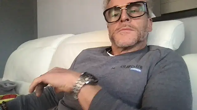 Snapshot of Axl_hot chatting on 02/23/26, 02:14 Axl hot online show from 02/23/26, 02:14