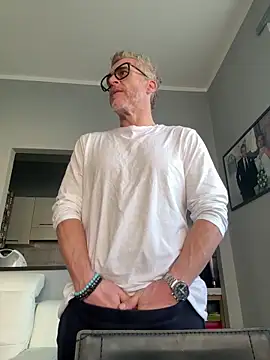 Snapshot of Axl_hot chatting on 02/24/26, 10:46 Axl hot online show from 02/24/26, 10:46