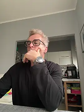 Snapshot of Axl_hot chatting on 03/02/26, 08:32 Axl hot online show from 03/02/26, 08:32