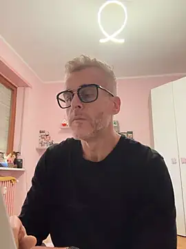 Axl hot online show from 03/03/26, 11:27