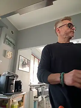 Axl hot online show from 03/13/26, 10:33