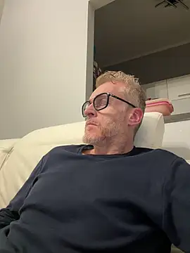 Axl hot online show from 03/26/26, 06:46