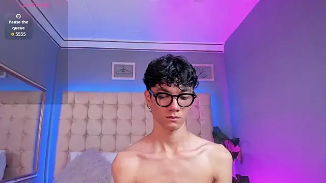 Snapshot of Phillicious__ chatting on 09/19/25, 09:48 Phillicious online show from 09/19/25, 09:48