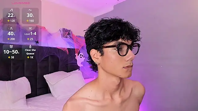 Snapshot of Phillicious__ chatting on 10/10/25, 09:58 Phillicious online show from 10/10/25, 09:58