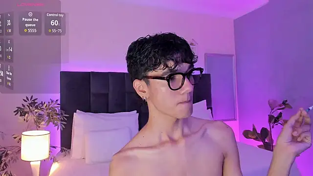 Snapshot of Phillicious__ chatting on 11/12/25, 11:25 Phillicious online show from 11/12/25, 11:25