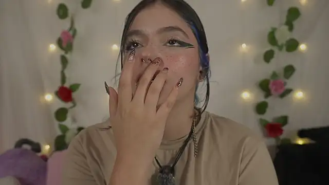 Snapshot of cutee_andrea chatting on 06/19/26, 02:27 cutee andrea online show from 06/19/26, 02:27