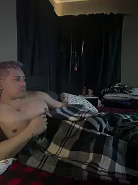 Snapshot of GirThyDock chatting on 01/11/26, 08:25 GirThyDock online show from 01/11/26, 08:25