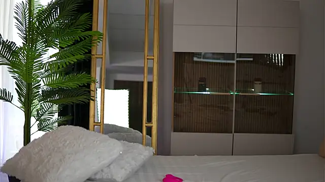 ZenyaNoir online show from 04/01/26, 01:41