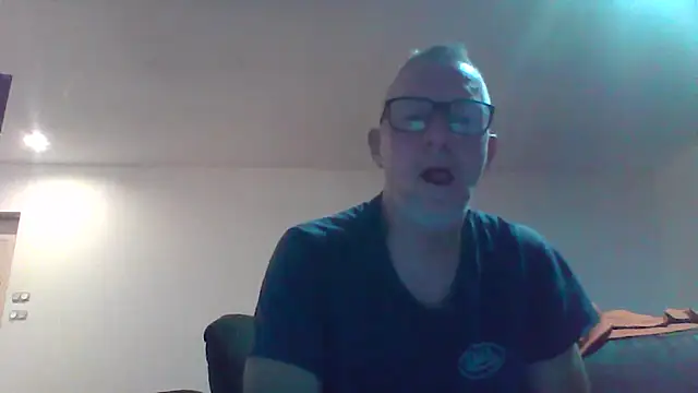 Snapshot of davv28 chatting on 10/16/25, 02:56 davv28 online show from 10/16/25, 02:56