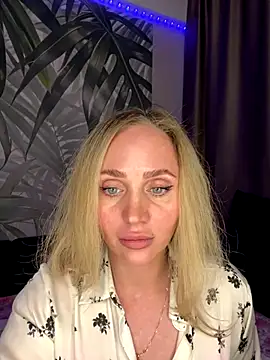 Snapshot of Affectionate_lady chatting on 10/13/25, 07:30 Affectionate lady online show from 10/13/25, 07:30