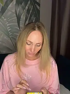 Snapshot of Affectionate_lady chatting on 10/16/25, 08:04 Affectionate lady online show from 10/16/25, 08:04