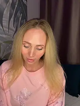 Snapshot of Affectionate_lady chatting on 10/17/25, 09:28 Affectionate lady online show from 10/17/25, 09:28