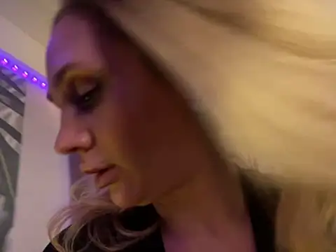 Snapshot of Affectionate_lady chatting on 12/13/25, 10:48 Affectionate lady online show from 12/13/25, 10:48