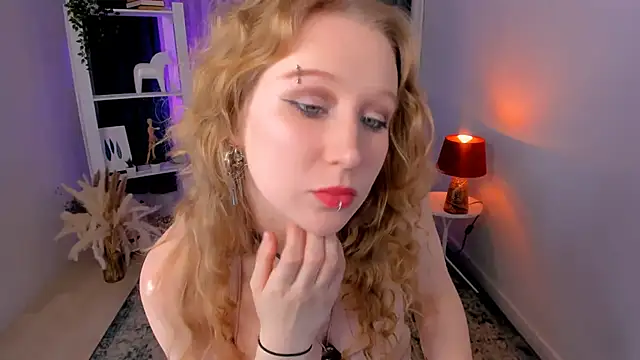 Snapshot of Astra_mluse chatting on 11/21/25, 11:20 Astra mluse online show from 11/21/25, 11:20