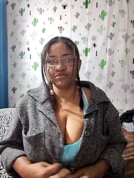 Snapshot of Avannay chatting on 09/16/25, 12:33 Avannay online show from 09/16/25, 12:33