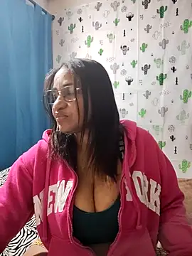 Snapshot of Avannay chatting on 09/23/25, 12:02 Avannay online show from 09/23/25, 12:02