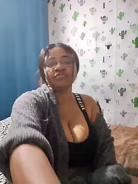 Snapshot of Avannay chatting on 10/13/25, 12:43 Avannay online show from 10/13/25, 12:43