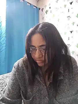 Snapshot of Avannay chatting on 10/16/25, 12:33 Avannay online show from 10/16/25, 12:33