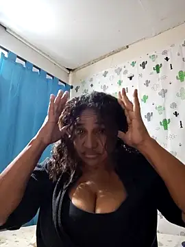 Snapshot of Avannay chatting on 04/18/26, 01:42 Avannay online show from 04/18/26, 01:42