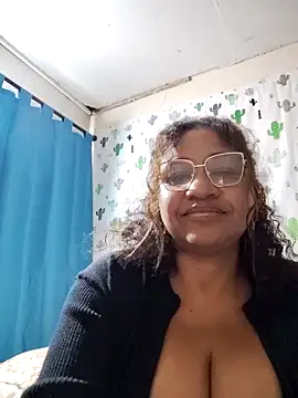 Snapshot of Avannay chatting on 04/24/26, 12:46 Avannay online show from 04/24/26, 12:46