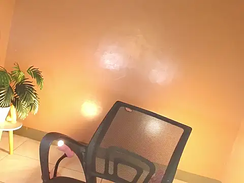 Snapshot of seductivehugecumontopx chatting on 11/12/25, 10:04 seductivehugecumontopx online show from 11/12/25, 10:04