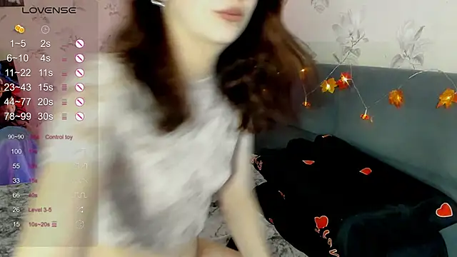 Snapshot of DiaDavidson chatting on 11/24/25, 09:25 DiaDavidson online show from 11/24/25, 09:25