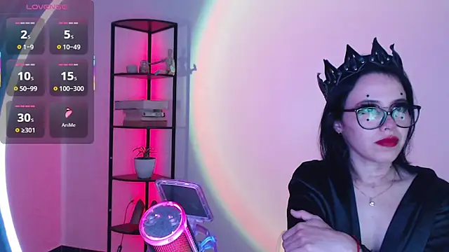 Snapshot of girldom chatting on 09/19/25, 03:34 girldom online show from 09/19/25, 03:34