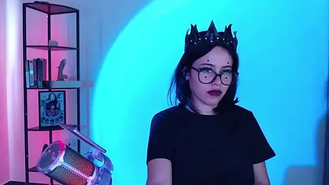 Snapshot of girldom chatting on 11/20/25, 04:51 girldom online show from 11/20/25, 04:51