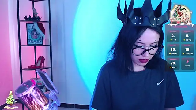 Snapshot of girldom chatting on 12/17/25, 08:59 girldom online show from 12/17/25, 08:59