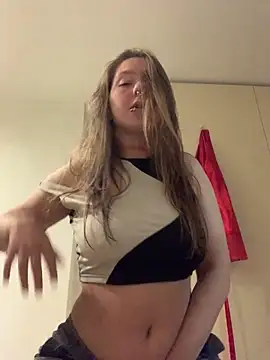 Snapshot of VesnaCrystal chatting on 09/30/25, 08:36 VesnaCrystal online show from 09/30/25, 08:36