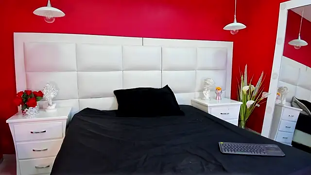 Snapshot of Michelle_Lewis_ chatting on 09/11/25, 12:49 Michelle Lewis online show from 09/11/25, 12:49