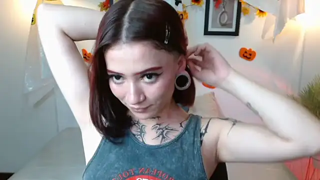 Snapshot of Evanss_lx chatting on 10/28/25, 07:05 Evanss lx online show from 10/28/25, 07:05