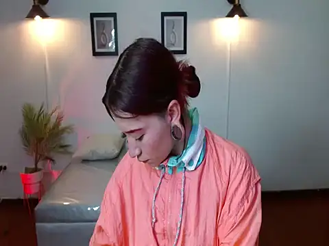 Snapshot of Evanss_lx chatting on 11/14/25, 12:48 Evanss lx online show from 11/14/25, 12:48