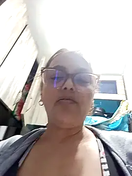 Snapshot of Lady_16 chatting on 12/18/25, 10:27 Lady 16 online show from 12/18/25, 10:27