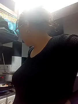 Snapshot of Lady_16 chatting on 02/21/26, 02:34 Lady 16 online show from 02/21/26, 02:34