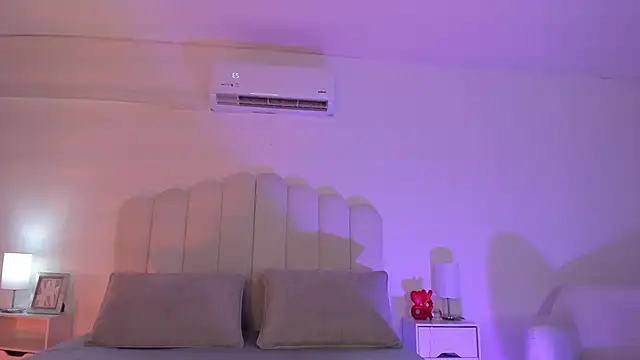 raven black  online show from 12/18/25, 02:12