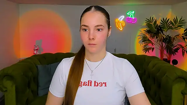 Snapshot of rad_rebel_ chatting on 11/14/25, 01:21 rad rebel online show from 11/14/25, 01:21