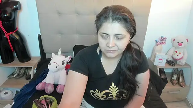 TifanyAmazinng online show from 11/25/25, 12:49