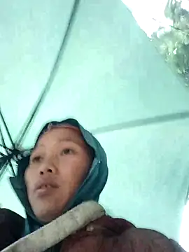 Snapshot of PhamPm70 chatting on 11/02/25, 11:51 PhamPm70 online show from 11/02/25, 11:51