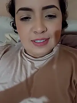 Snapshot of Silkenfeet21 chatting on 11/21/25, 06:01 Silkenfeet21 online show from 11/21/25, 06:01