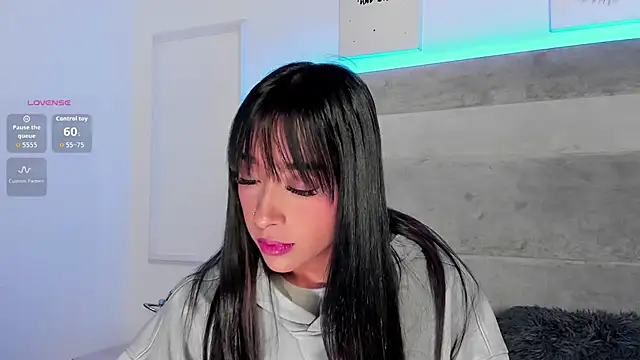 Snapshot of Aleja_ruizz chatting on 11/20/25, 06:24 Aleja ruizz online show from 11/20/25, 06:24