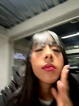 Snapshot of Aleja_ruizz chatting on 11/22/25, 06:56 Aleja ruizz online show from 11/22/25, 06:56