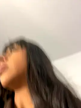 Snapshot of Aleja_ruizz chatting on 11/26/25, 08:21 Aleja ruizz online show from 11/26/25, 08:21