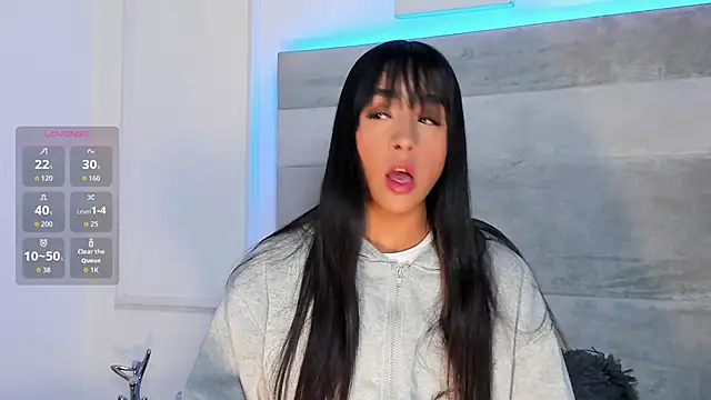 Snapshot of Aleja_ruizz chatting on 12/15/25, 01:54 Aleja ruizz online show from 12/15/25, 01:54