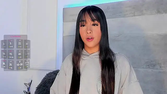 Snapshot of Aleja_ruizz chatting on 12/18/25, 03:45 Aleja ruizz online show from 12/18/25, 03:45