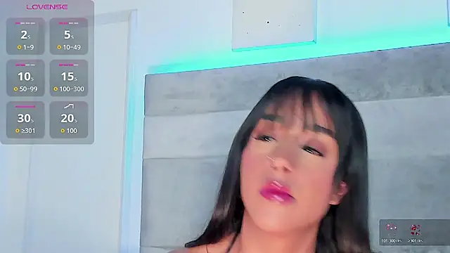 Snapshot of Aleja_ruizz chatting on 12/19/25, 08:10 Aleja ruizz online show from 12/19/25, 08:10