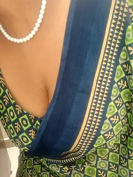 Snapshot of tami_lavanya chatting on 10/21/25, 05:19 tami lavanya online show from 10/21/25, 05:19