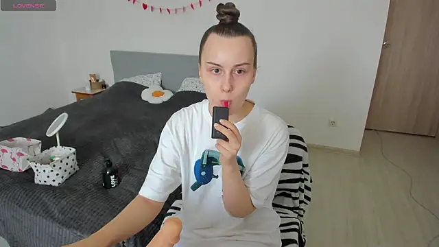 Snapshot of Kelly_Cartier chatting on 02/13/26, 06:42 Kelly Cartier online show from 02/13/26, 06:42