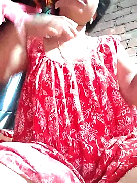 Snapshot of Magic-heart1 chatting on 09/18/25, 02:35 Magic-heart1 online show from 09/18/25, 02:35