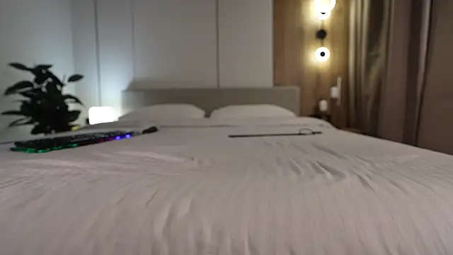 Noctivelle online show from 12/13/25, 07:53